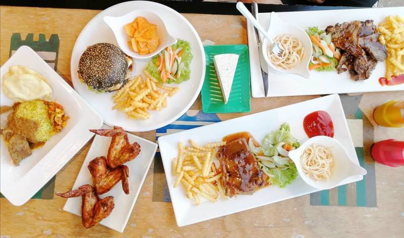 Soek Seng 1954 機場旁的咖啡廳☕️ 室外看飛機、室內看腳踏車，視覺和味覺雙重盛宴