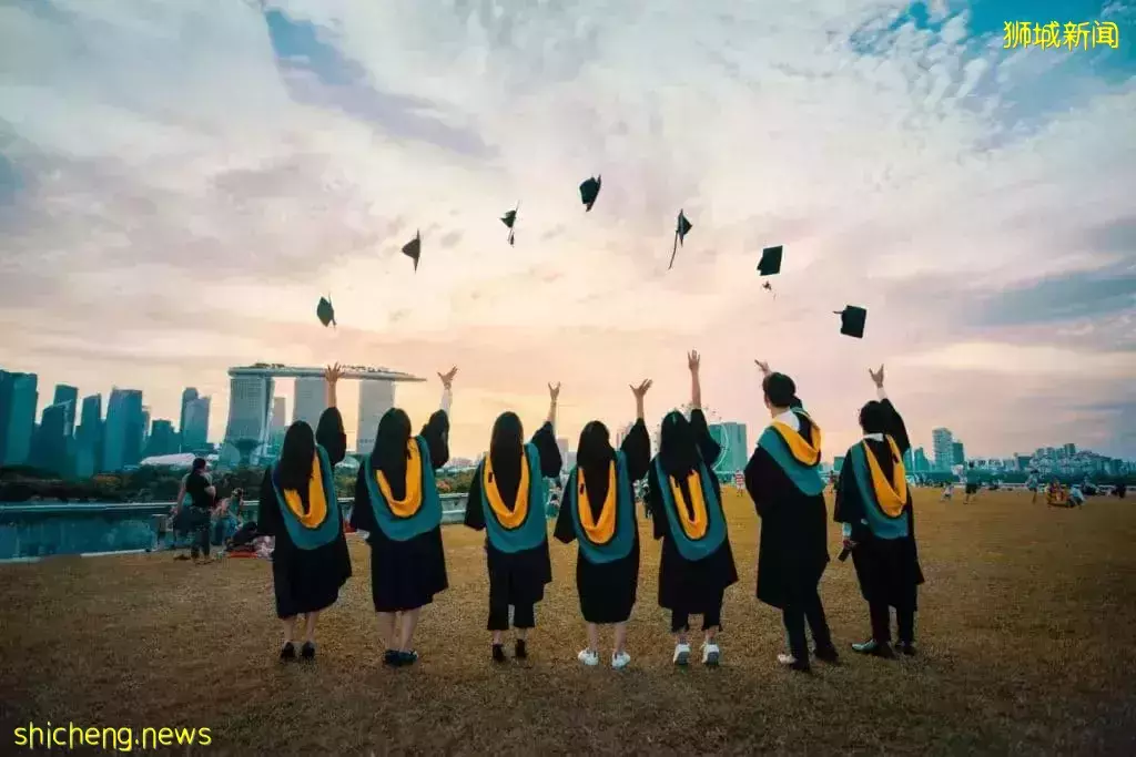 在新加坡上學，拿歐美名牌大學文憑
