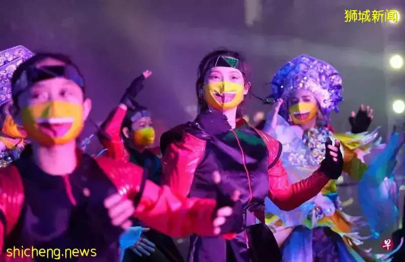 【圖集】這場視覺盛宴在新加坡辦了50年，今年首登星耀樟宜酷炫特效夢幻極了