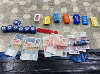 新加坡七部門聯合掃蕩芽籠紅燈區,帶走89人!持刀打架、咬警察、脫衣服… 好亂