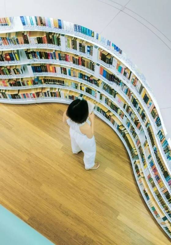 波浪形设计感的图书馆，也只有新加坡在才能见到