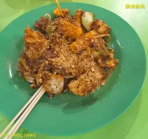 隐藏在新加坡小贩中心的地道美食！开业48年，这样食物最多回头客