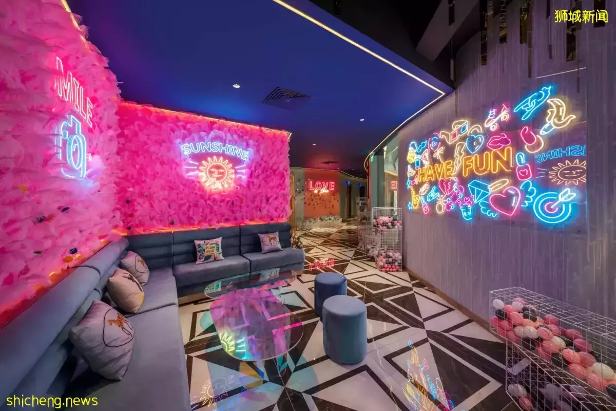 麥霸請注意！新加坡爆好評KTV盤點 · 高顔值包廂 + 超震撼音響效果+無限暢飲 · 千萬別說你只知道一個