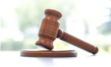 新加坡小販中心再現殘忍案件!年輕男子渾身是血,倒在地上