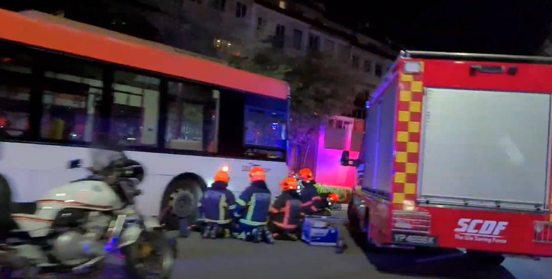 突發!他在新加坡騎車被卷入公交車底慘死!全島網民呼籲立法