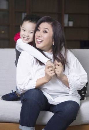 劉玲玲攜兒演短劇 梁志強‧輝哥‧王雷發放笑彈 爲慈善籌款