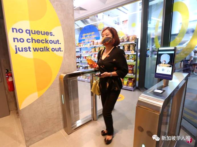 新加坡首家无人便利店，拿了东西可以直接出门自动扣款