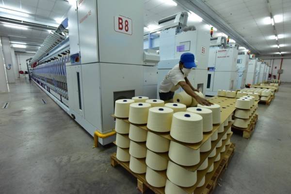 柔去年制造业投资额狂跌 新加坡成最大投资“金主”