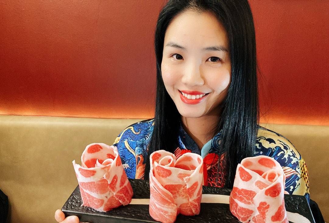 9.9新起吃網紅火鍋！小龍蝦湯底、花雕膠原湯，好喝到湯底都不剩