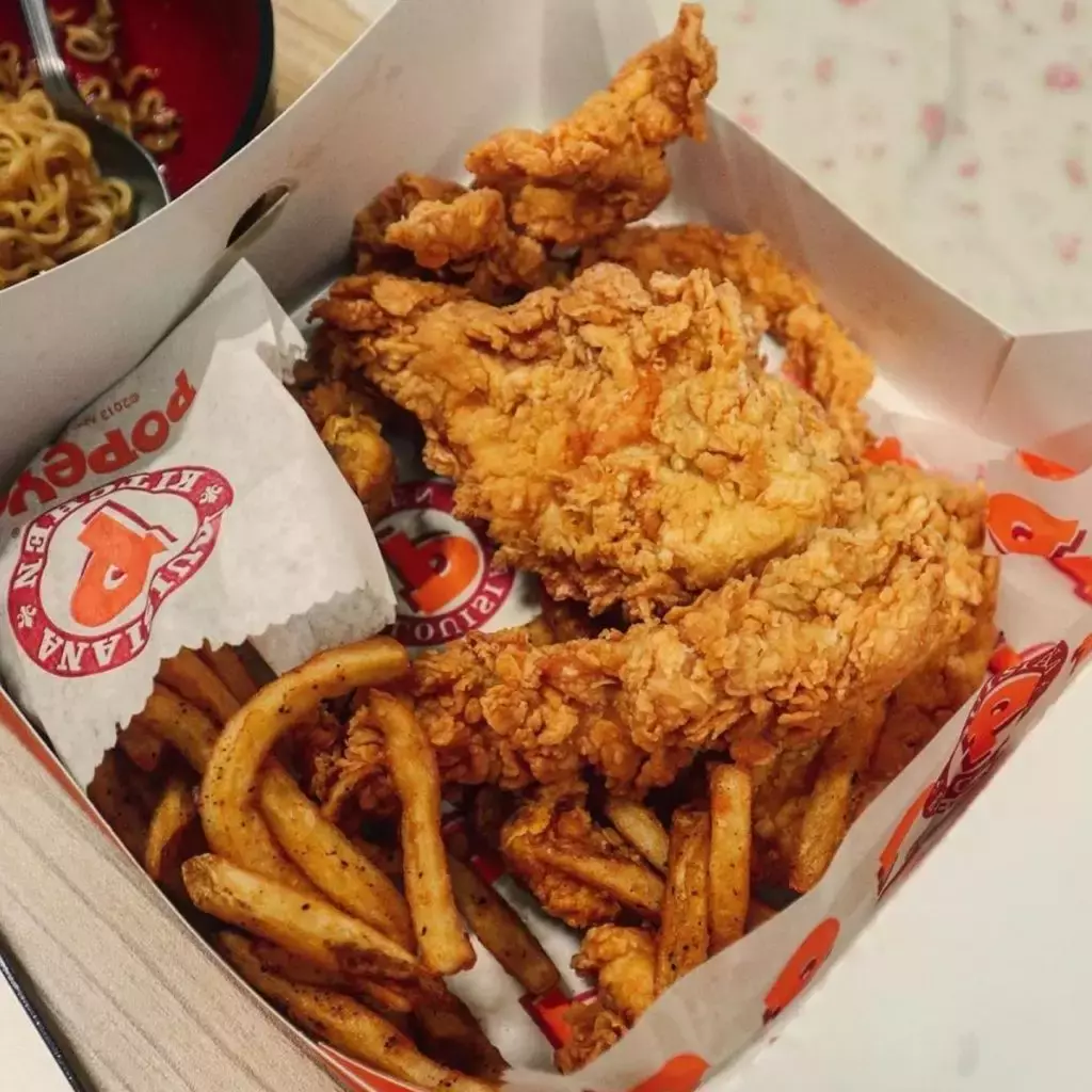 便宜吃薯条炸鸡😍Popeyes高达半价优惠+买一送一!仅限手机App点单使用,直到1月31日