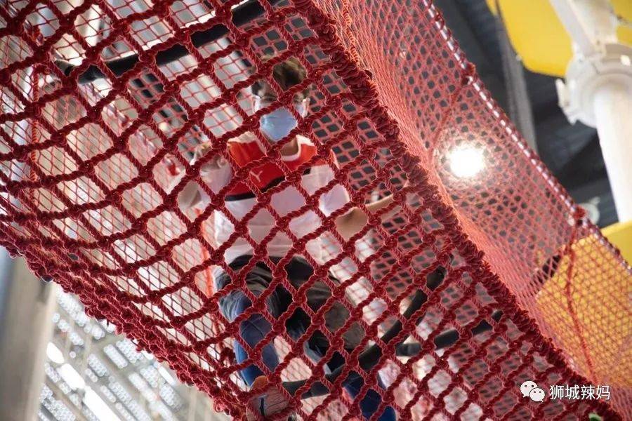 這麽貴的室內遊樂場,竟然有50萬新加坡人去瘋狂炫技!到底有啥好玩的