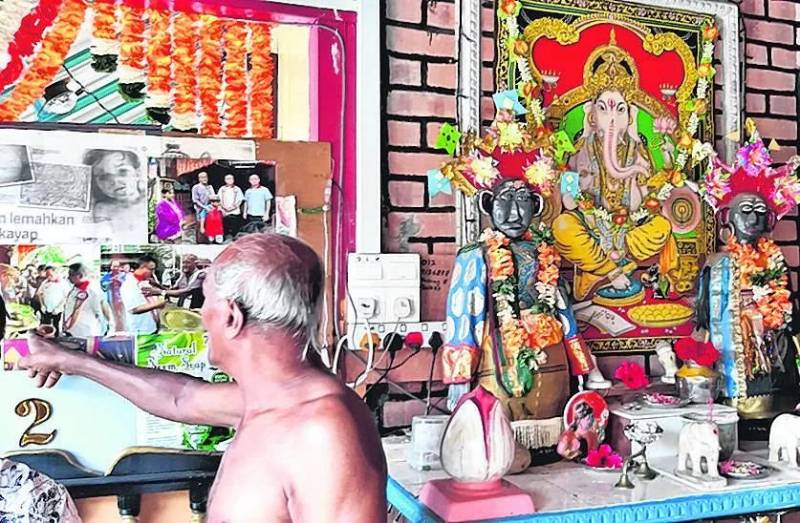 新加坡殖民地时代,华人、洋人、印度人和马来人都向这群人贷款