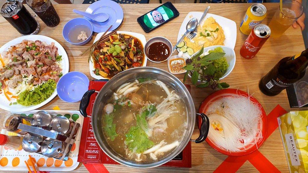 Golden Mile Complex藏驚喜✨泰式料理“Flying Pig”S$7起！螃蟹歐姆蛋、火鍋“泰”美味啦