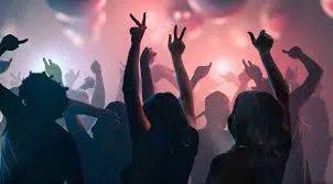 別罵了！成都確診女孩首發聲，自曝工作！央視評論刷屏，新加坡總理也曾這樣說