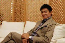 新加坡音樂教父卷入“網絡詐騙”案,“型英帥”惹的禍