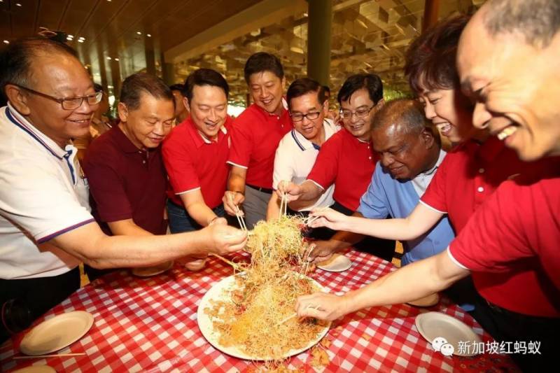 捞鱼生捞个好彩头，还能为文化、政治服务