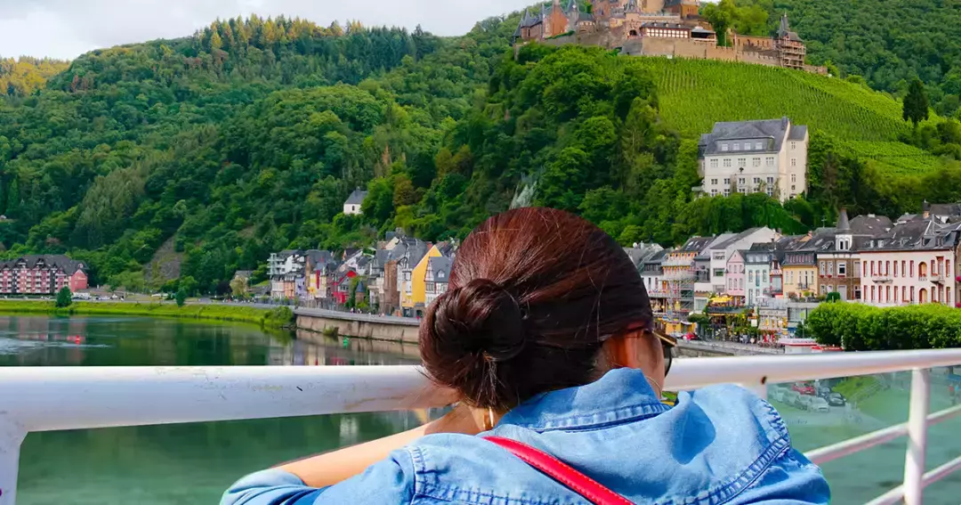 新加坡護照簽發創新低！十幾萬人離開，他們來了13年，月薪9K，PR都被拒了