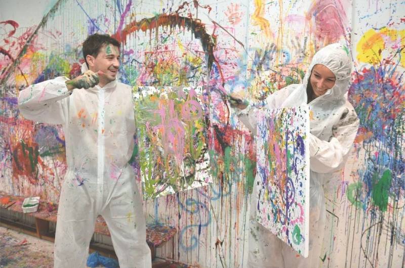 扔斧頭、潑顔料:大家一起來發泄