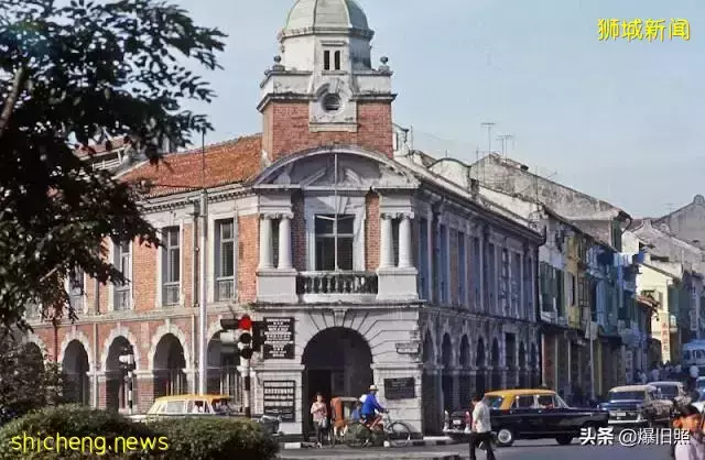 45 張照片,捕捉 1971 年新加坡的街景,來尋找中華文化的痕迹吧