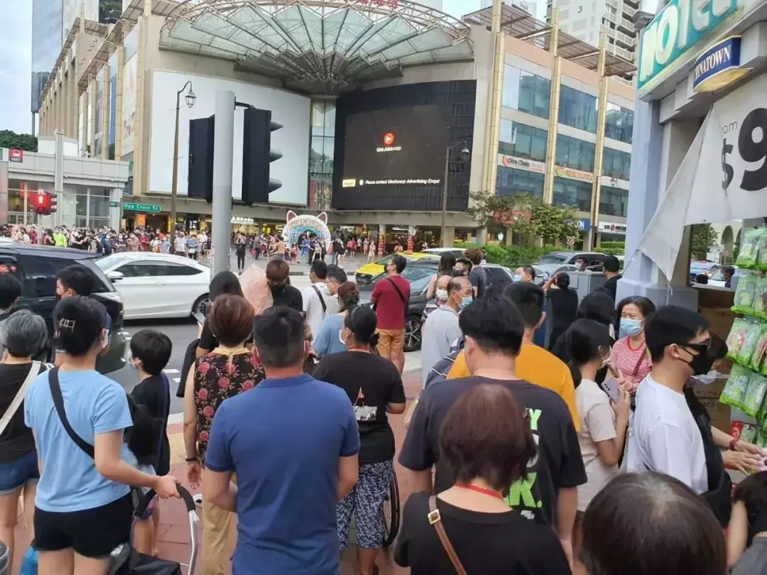 78%社区奥密克戎!前天,新加坡牛车水再现人挤人!张文宏谈北京疫情: 2022疫情或结束