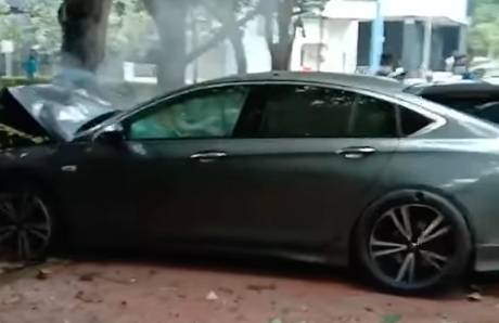 雨後，新加坡發生慘烈車禍！4歲女孩站路邊被撞傷