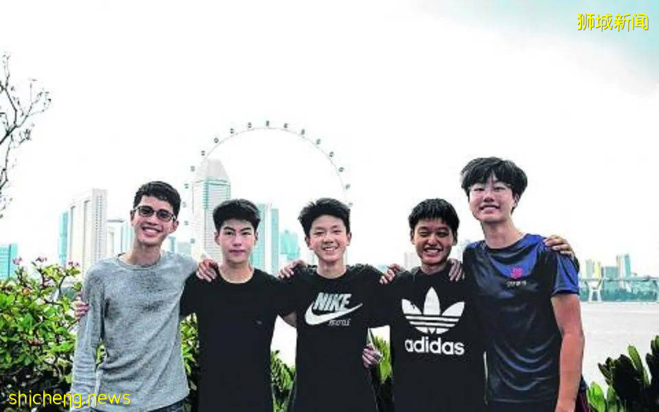 華僑中學學生投身關愛“失智症”患者，新加坡道德教育培養有志青年