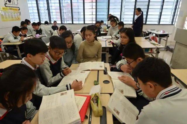 越来越多新加坡中学开设高级华文课程：修高华中学生比率比十年前多四百分点