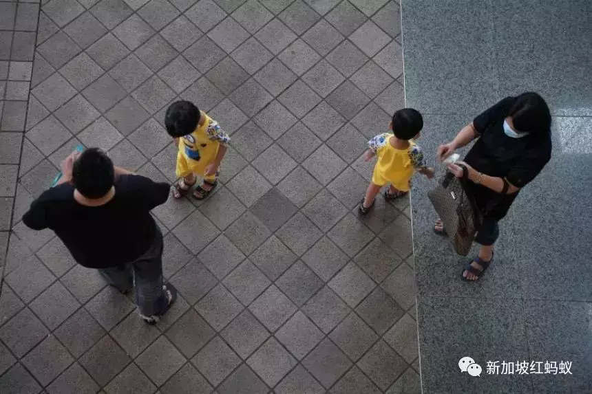 疫情讓有小孩的新加坡家庭關系更密切　相處時間“有量也有質”