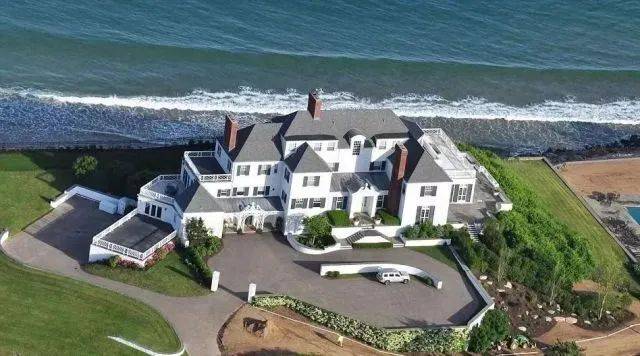 周杰伦被指在家弹琴扰民?霸气回应:“不好意思,我没有邻居”