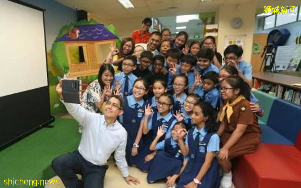華僑中學學生投身關愛“失智症”患者，新加坡道德教育培養有志青年