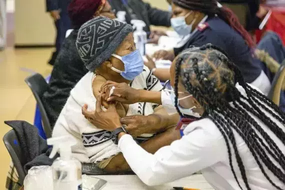 未接种疫苗人群会助长了新冠变种的出现