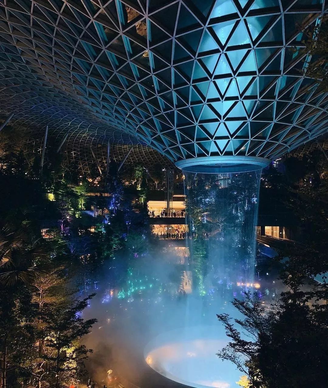 星耀樟宜中必打卡的雨漩涡，关了！