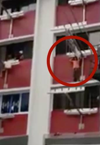 “要不是客工出手相救,我儿子就从三楼窗台掉下去了”