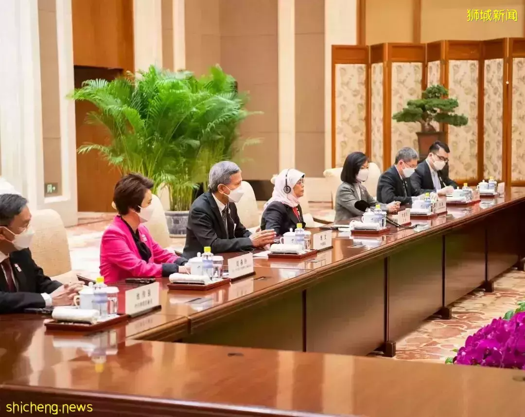 新加坡总统哈莉玛分别会见了国家主席习近平和总理李克强,两国合作的重点都在这