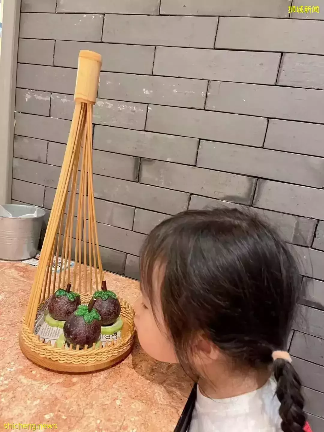 美味与颜值并存!这家乌节路港式餐厅超适合和大小闺蜜一起打卡,还有动物点心哦