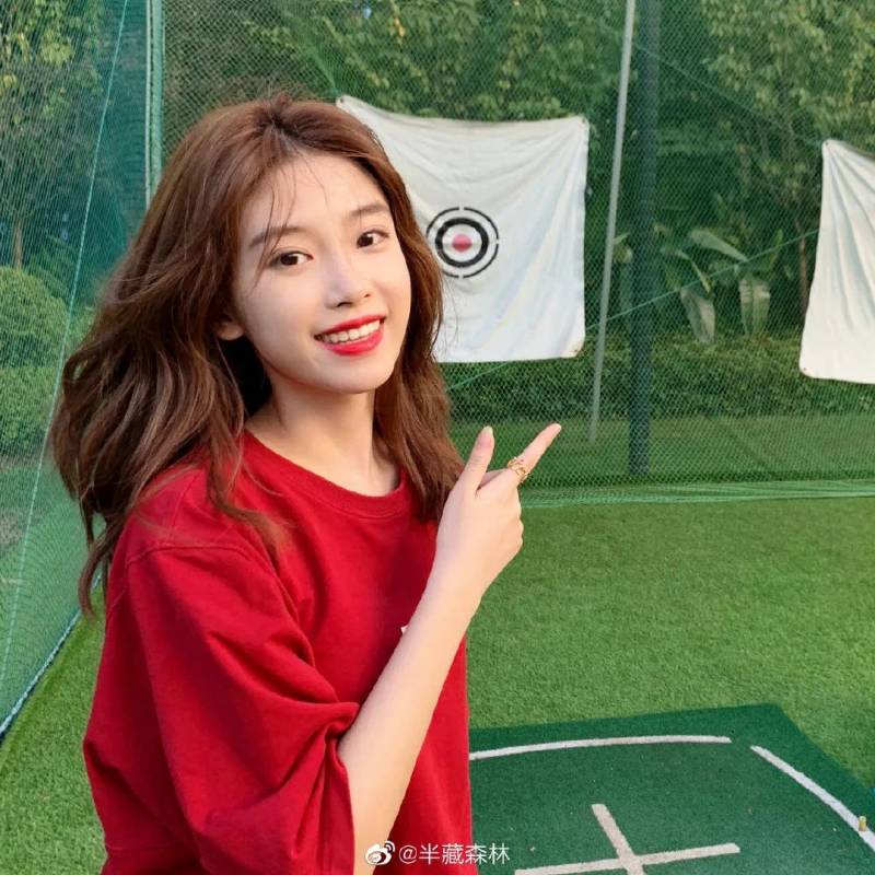 王思聪又上热搜了!点赞网红“不怪男人为她出轨”!网友:跟新加坡女伴真像