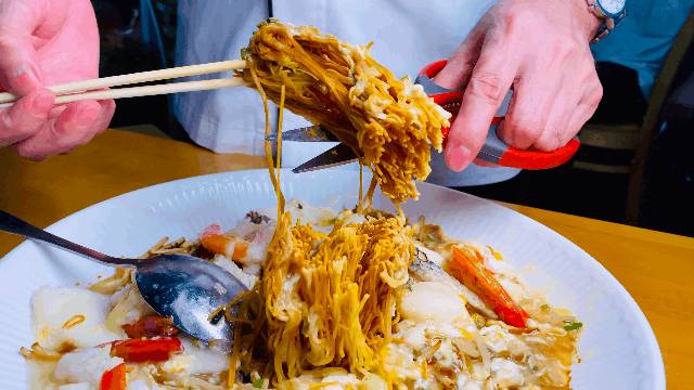 狮城港式粤菜四大名厨之一,坐镇新加坡河畔20年老字号,为你带来惊喜和福利