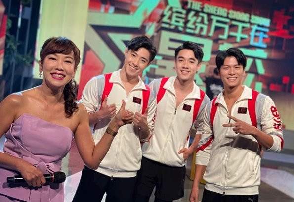 露左肩右肩還是雙肩? 鍾琴主持服裝遭批評不得體