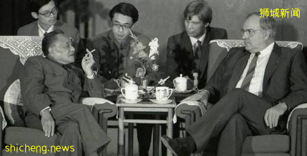 邓小平抽烟新加坡趣事,后来70年的烟龄说戒就戒掉,令人敬佩