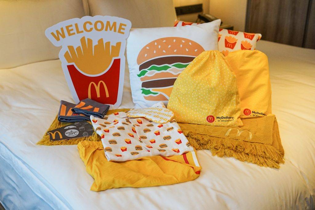 麦当劳Staycation了解一下？每晚329新币起，还送限量版睡衣抱枕小毯子哦