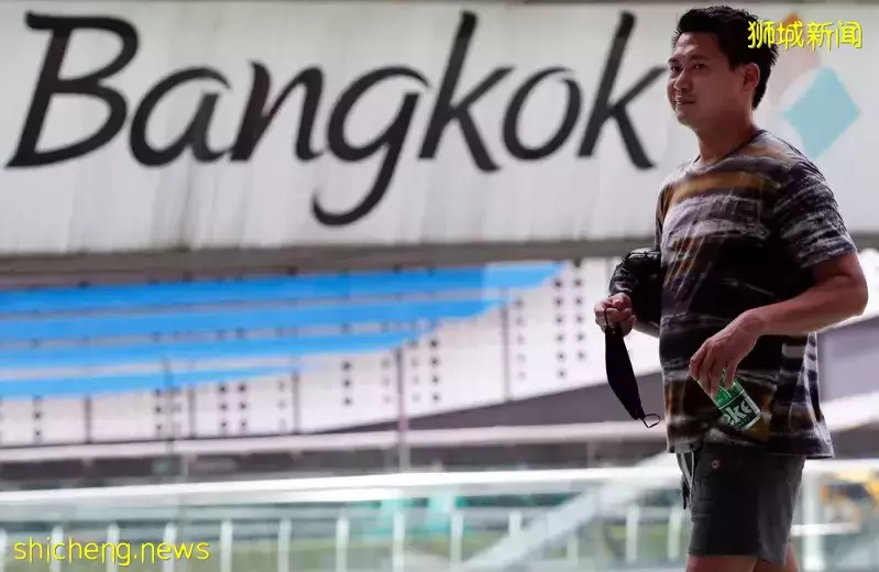 實拍!新加坡長周末人擠爆!在泰國、馬來西亞遭搶劫、被偷!網傳中國十一將開放出境遊