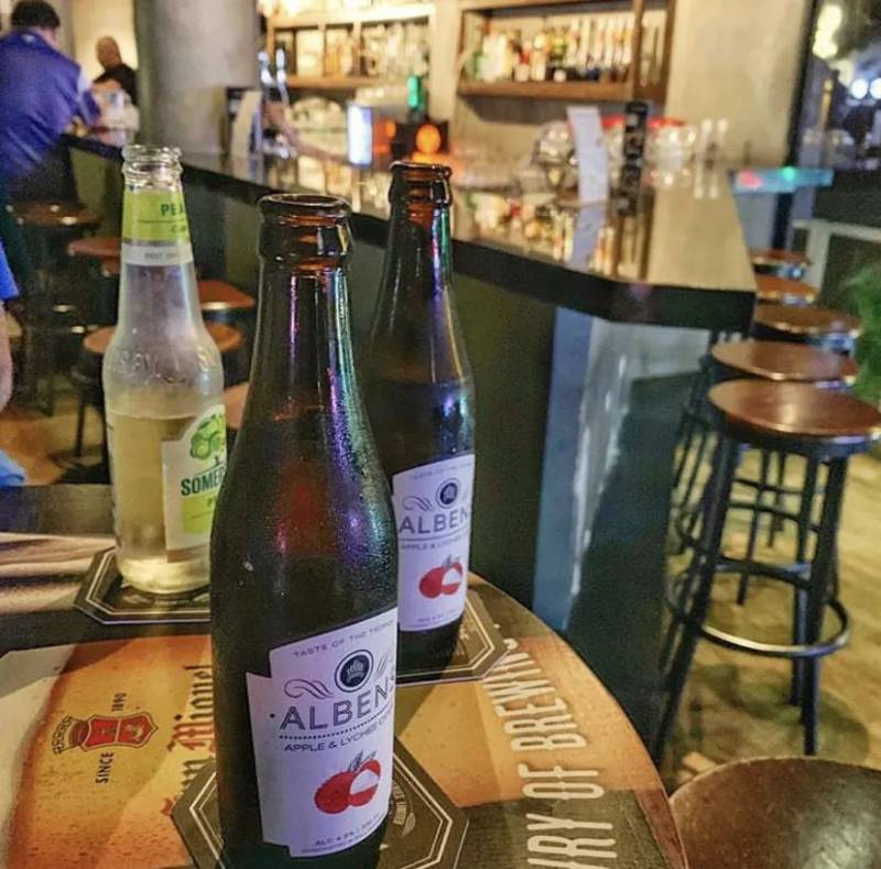 去哪里邂逅撞脸彭于晏,拜师周杰伦的坡国帅哥