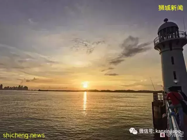 在新加坡看落霞云归，远眺柔佛海峡灯塔复明