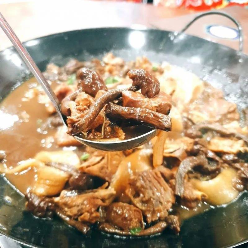 想家的老鐵們來個熱乎乎的“東北鐵鍋炖”吧