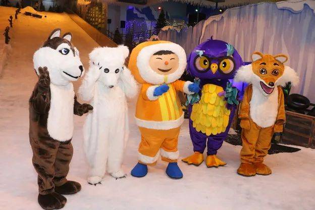 滑60米雪道、雪地射击、打雪仗……在新加坡享受被冻成狗的快乐