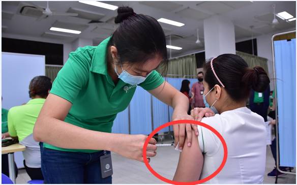 新加坡新冠疫苗接种延伸出“手套门”，自此疫苗接种无手套