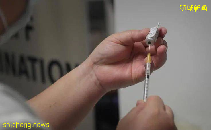 新加坡学生疫苗接种计划正式启动，首日超9000学生接种疫苗