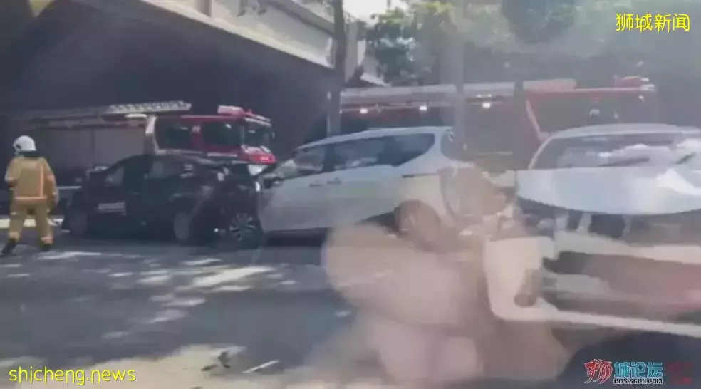 新加坡再发连环车祸,八九人送医救治