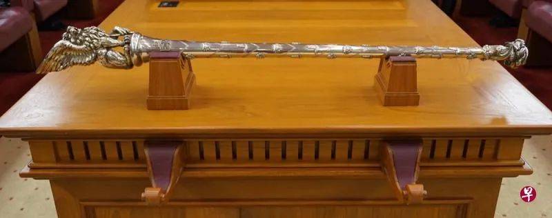 新加坡的两根“狼牙棒”，为何一根至高无上，另一根却流落储物室