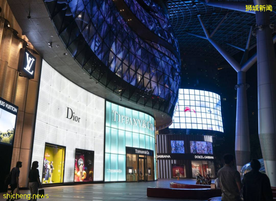 昨天!新币兑人民币暴跌至一年新低!这些品牌纷纷关门,新加坡经济危机要来了么